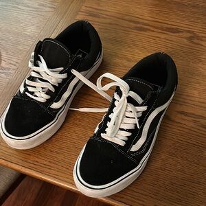 Vans Men's Black and White Sneakers